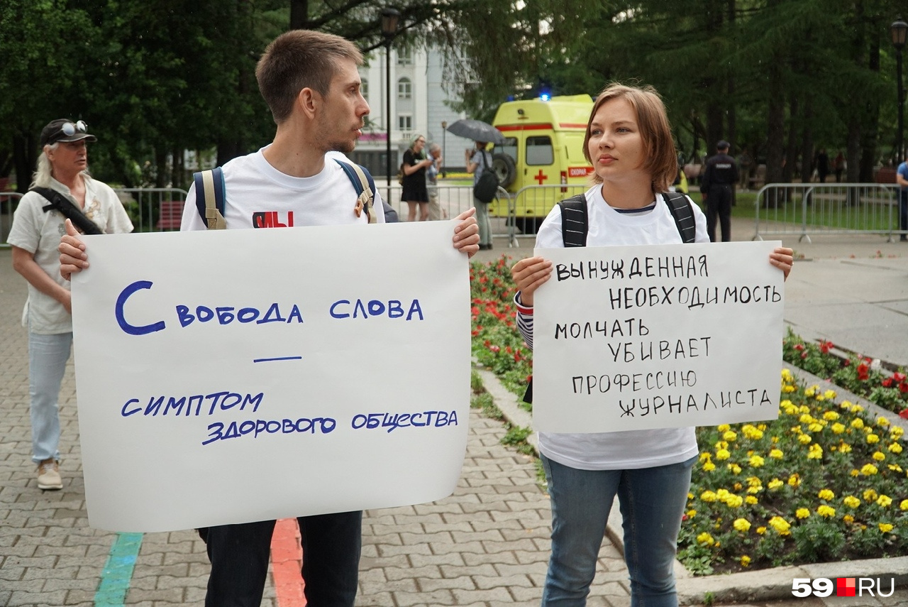 Журналисты подготовили плакаты Журналисты подготовили плакаты