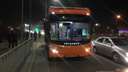 «Ушибла спину и сломала рёбра»: в Волгограде от резкого торможения автобуса упала пассажирка