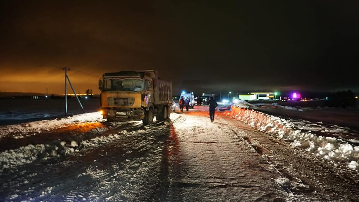 В Башкирии на заснеженной дороге столкнулись Chevrolet Cruze и грузовик Shaanxi, один человек погиб