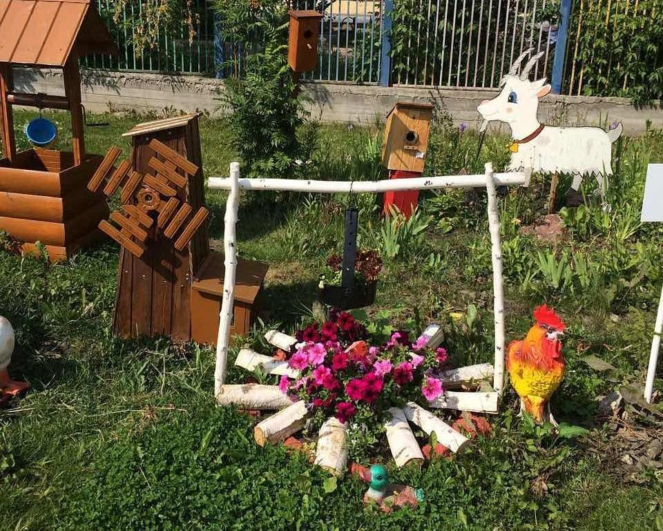 Необычная клумба в форме костра Необычная клумба в форме костра