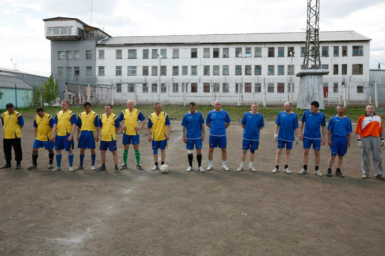 Воспитательная работа с краевыми заключенными проходит в разных формах. Как пример — спортивные матчи в ОИК-36