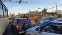 Неработающий светофор парализовал движение транспорта на Северо-Западе Челябинска