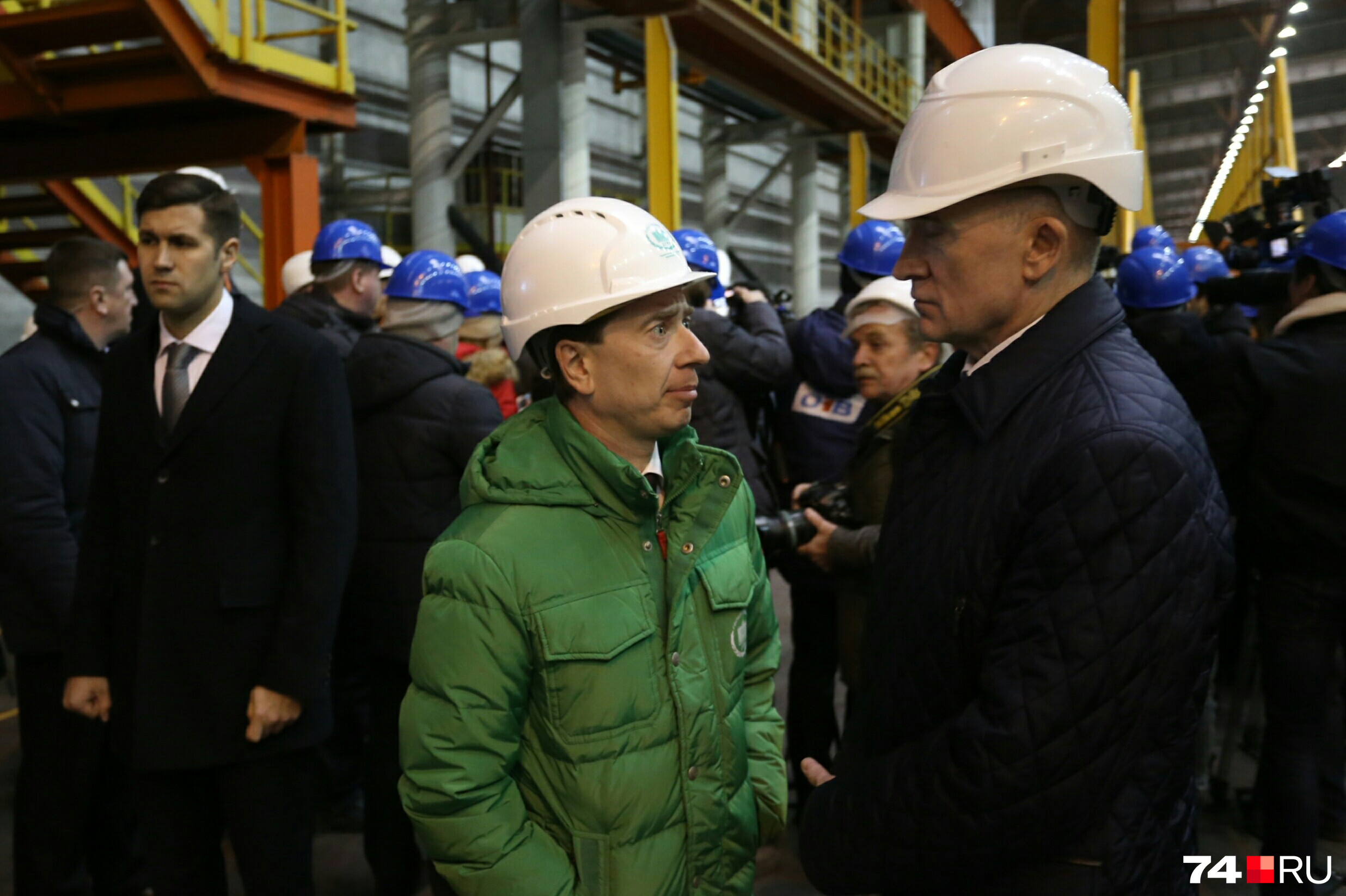 Владимир Бурматов (слева) напомнил, что на программу по снижению выбросов в федеральной казне заложат 11 миллиардов рублей