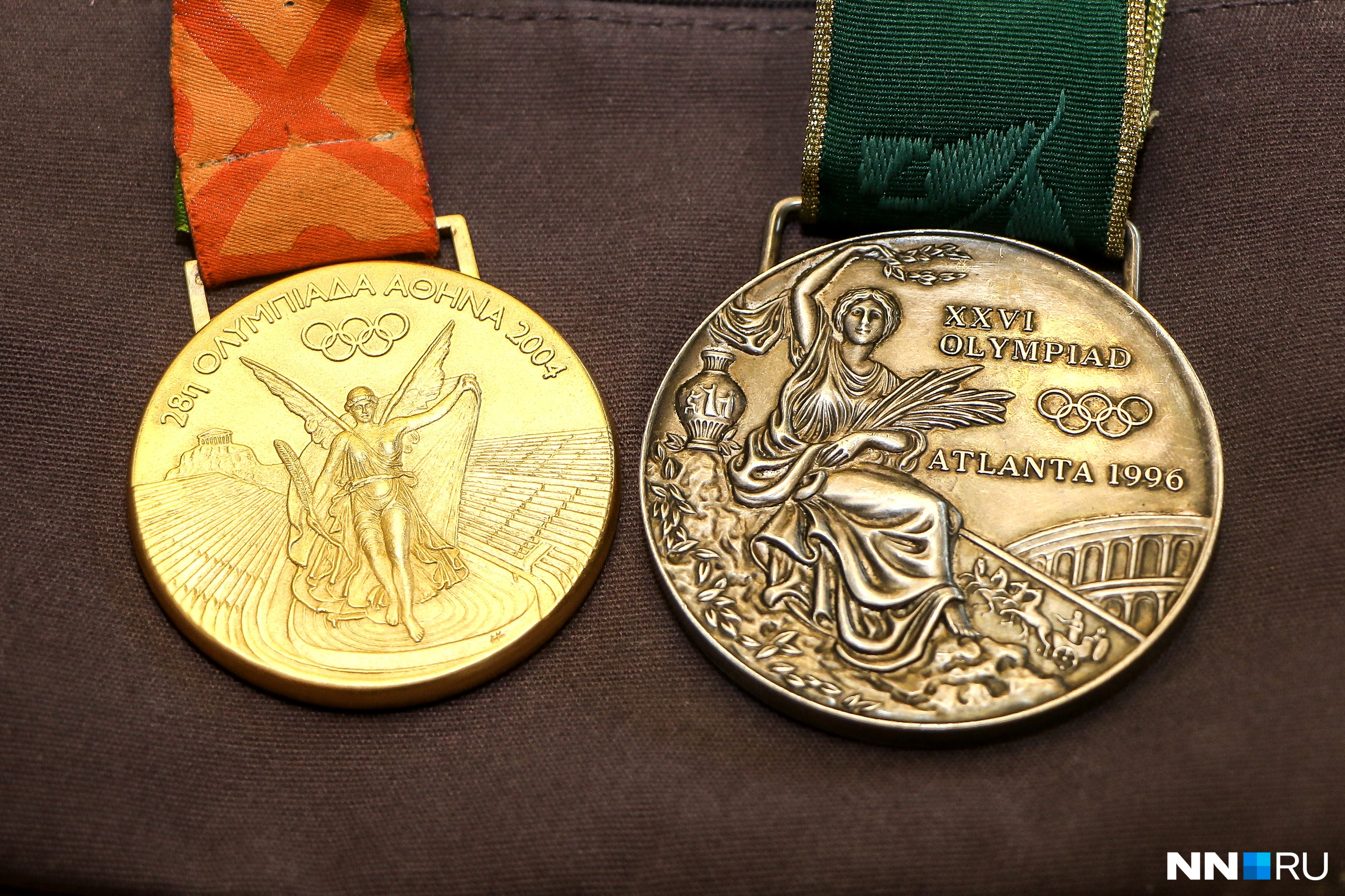 Наталья Садова показала детям свои олимпийские медали: серебро 1996 и золото 2004 годов