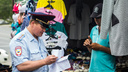 «Где твой хозяин?»: полиция и чиновники устроили облаву на торговые точки у «Золотой Нивы»