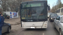 «Пересекал двойную сплошную»: на проспекте Кирова мужчина на легковушке не уступил дорогу автобусу