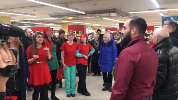 Музыкальный флешмоб устроили в супермаркете Красноярска. Видео