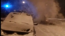 «Выгорел моторный отсек»: на Сульфате от огня пострадал автомобиль такси