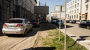 Водители в Новосибирске требуют уничтожить газоны — закатать траву в асфальт для парковок