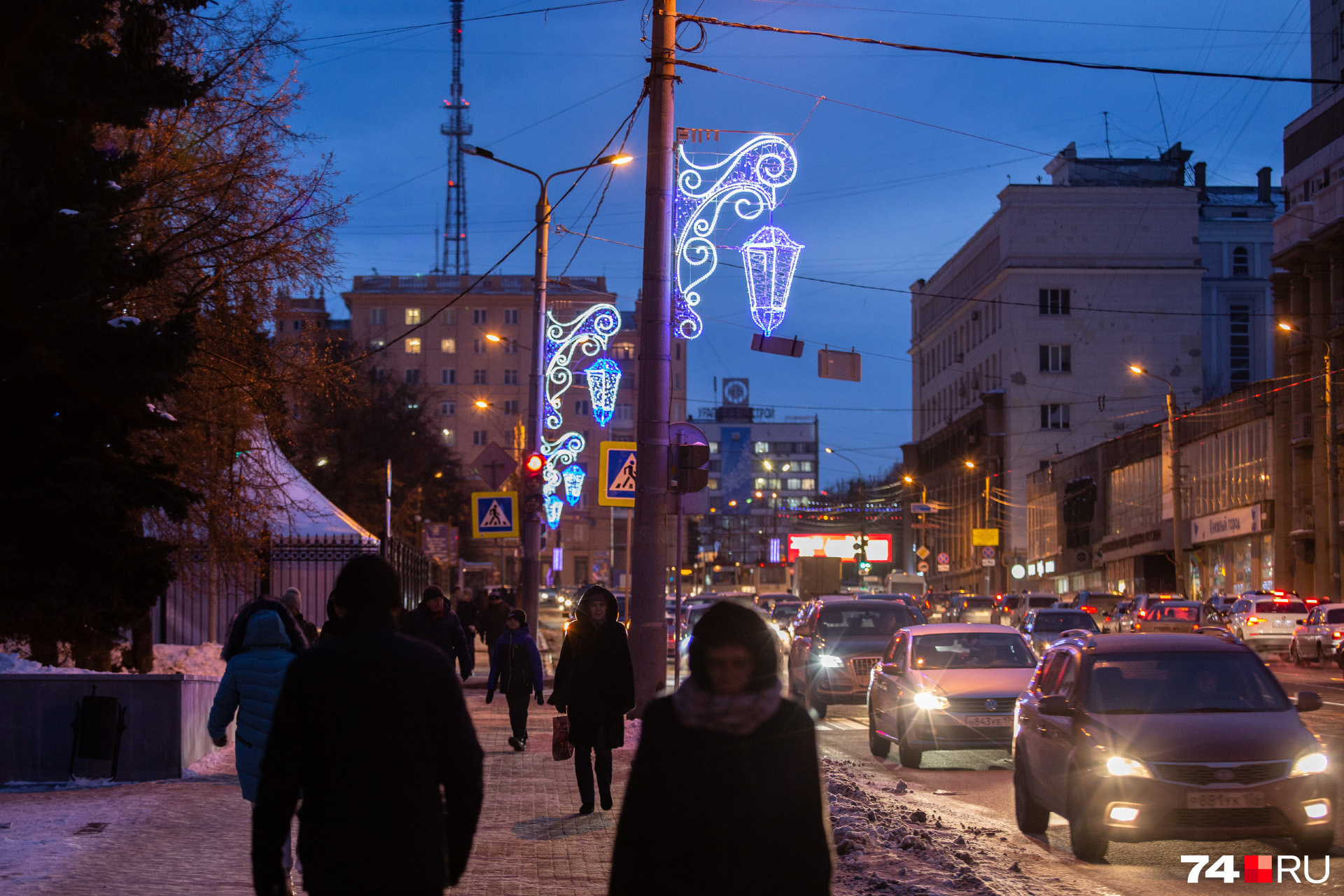 К счастью, до этих фонарей не все могут добраться К счастью, до этих фонарей не все могут добраться
