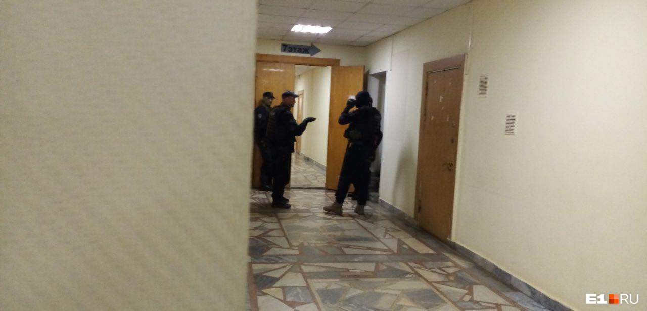 Силовики в штабе Навального на 8 Марта Силовики в штабе Навального на 8 Марта