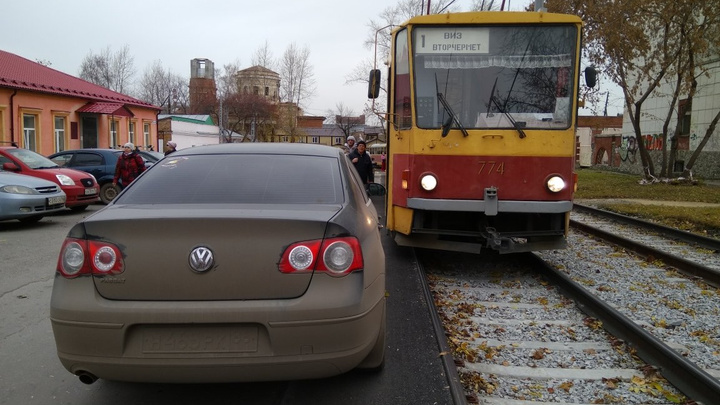 «Я паркуюсь как...»: способ досадить сотням горожан, которые ездят на общественном транспорте