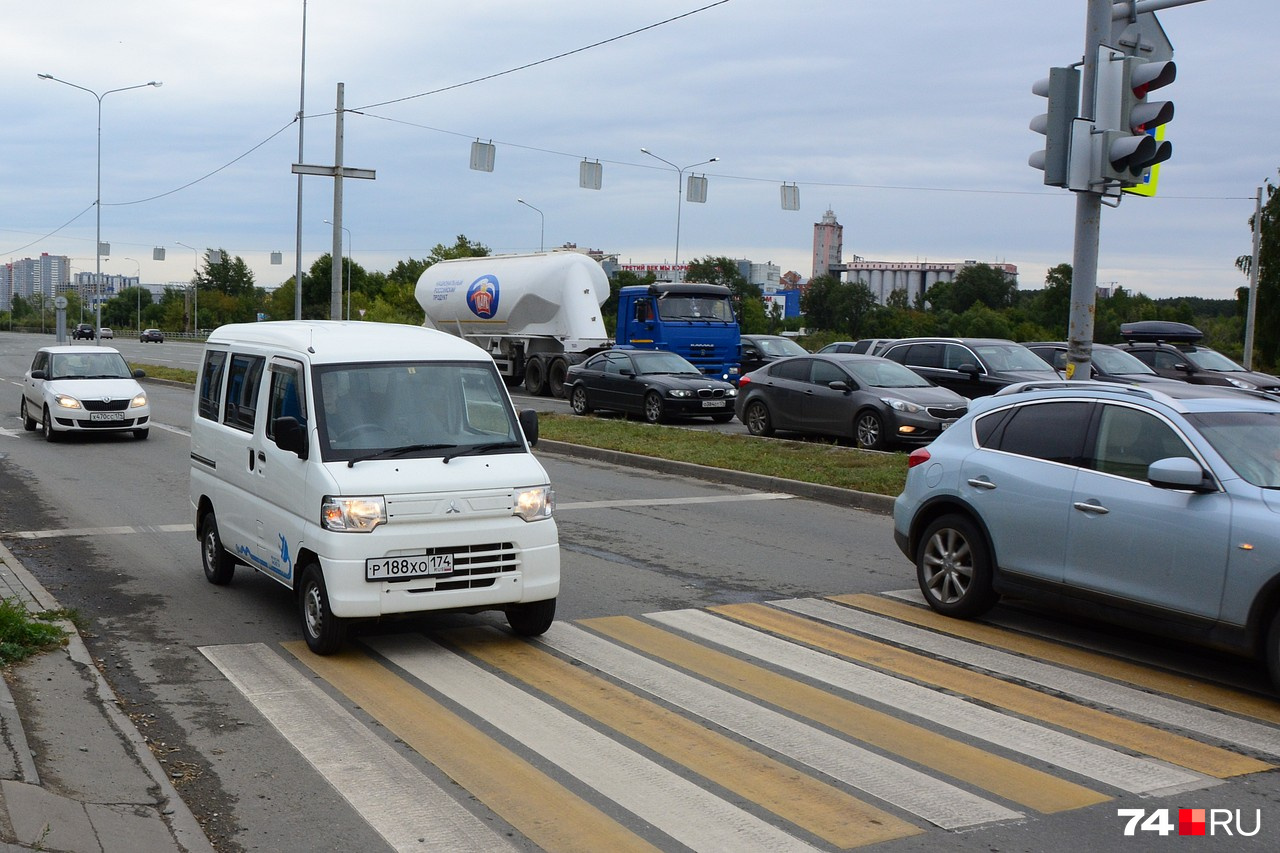 Алексей ездит на забавном Mitsubishi Minicab i-Miev — микроавтобусе на базе компактного электрокара i-Miev Алексей ездит на забавном Mitsubishi Minicab i-Miev — микроавтобусе на базе компактного электрокара i-Miev