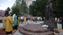 Фото дня. В Нижнем Новгороде освятили памятник Петру и Февронии