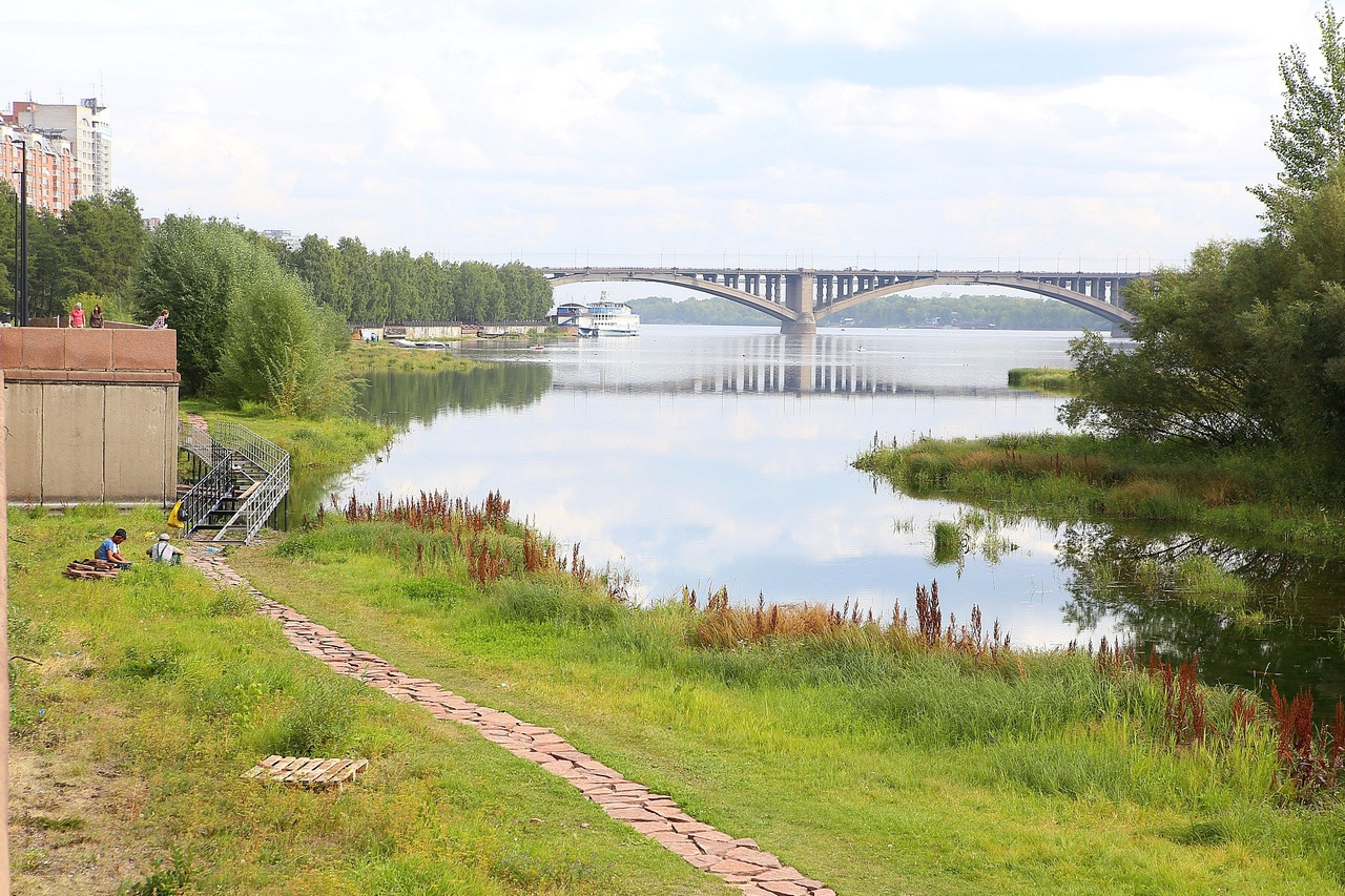 Тропинка ведет на мост Тропинка ведет на мост