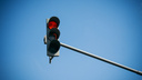 В Кургане ПАЗ хотел проехать перекресток на красный свет и врезался в легковушку