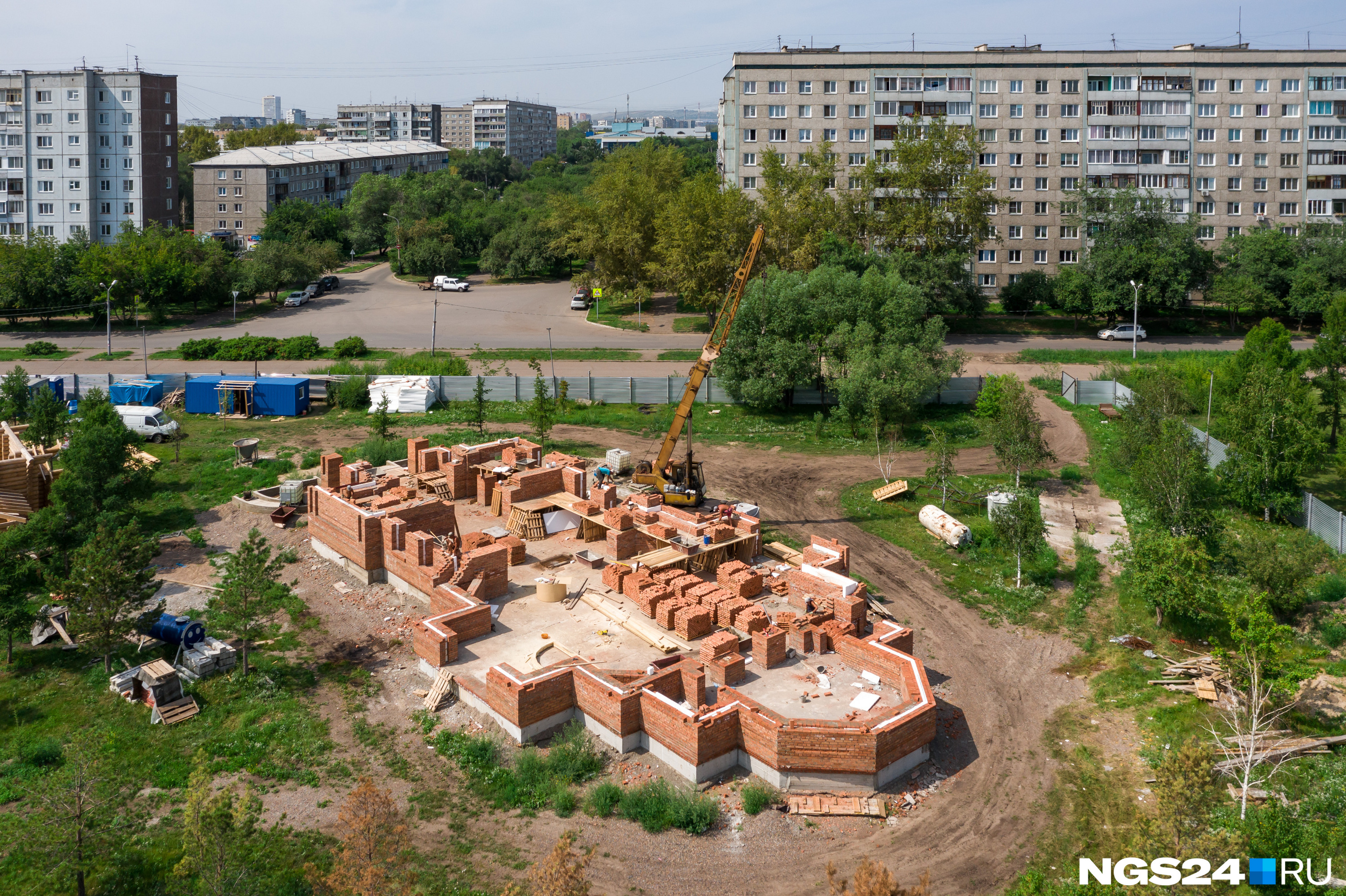 Зеленая роща ульяновская область. Зеленая роща Красноярск. Красноярск район зеленая роща. Зеленая роща Церковь Ульяновск. Храм в зеленой роще Красноярск.