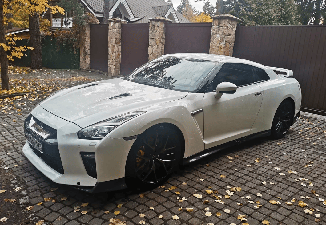 GT-R не продается обычными дилерами GT-R не продается обычными дилерами