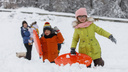 С детским восторгом: смотрим лучшие фотографии заросшего снегом Волгограда