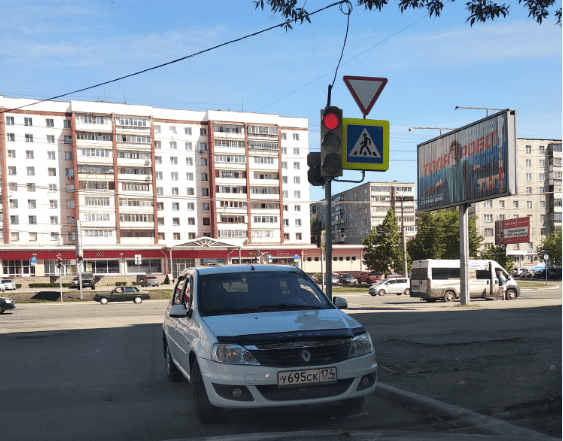 — Стоит на встречной полосе под светофором, — написал автор снимка. — Бедная женщина-пассажир наслушалась от проезжающих... — Стоит на встречной полосе под светофором, — написал автор снимка. — Бедная женщина-пассажир наслушалась от проезжающих...