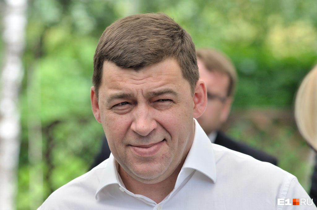 — Закрытый от внешнего мира человек. Скептик. Контролер и консерватор. Аналитик. Скрытен и умеет хорошо работать с информацией. Хорошо получается выдавать желаемое за действительное. Мало информации про себя дает. В целом обидчив и даже злопамятен. Своенравен. Об этом говорит асимметрия губ. Нижняя намного больше верхней. Возможно, есть проблемы с сердечком или почками. Это видно по мешочкам под глазами, — так Марина прочитала губернатора Евгения Куйвашева — Закрытый от внешнего мира человек. Скептик. Контролер и консерватор. Аналитик. Скрытен и умеет хорошо работать с информацией. Хорошо получается выдавать желаемое за действительное. Мало информации про себя дает. В целом обидчив и даже злопамятен. Своенравен. Об этом говорит асимметрия губ. Нижняя намного больше верхней. Возможно, есть проблемы с сердечком или почками. Это видно по мешочкам под глазами, — так Марина прочитала губернатора Евгения Куйвашева