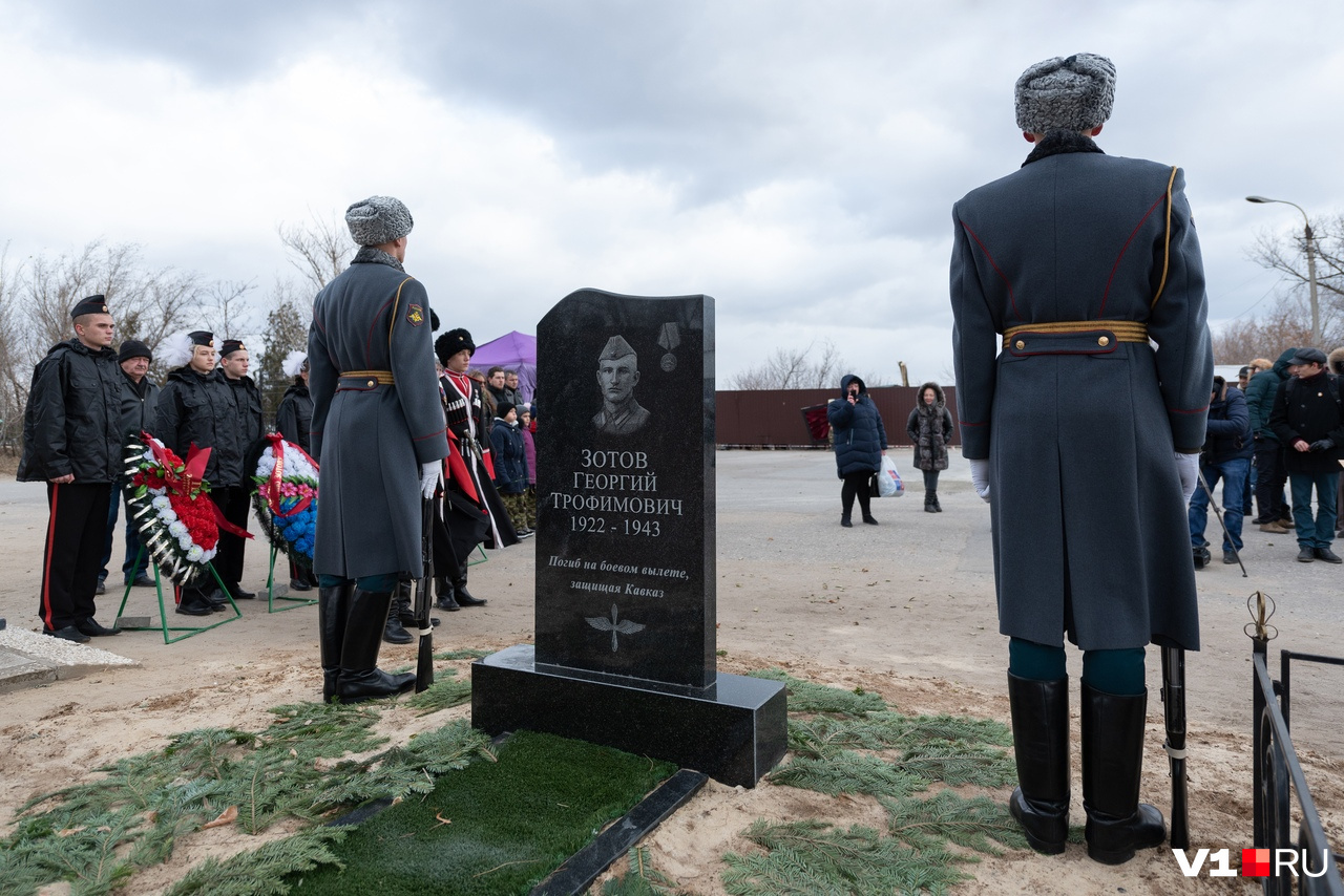 Памятник на могиле лётчика появился спустя 75 лет после гибели