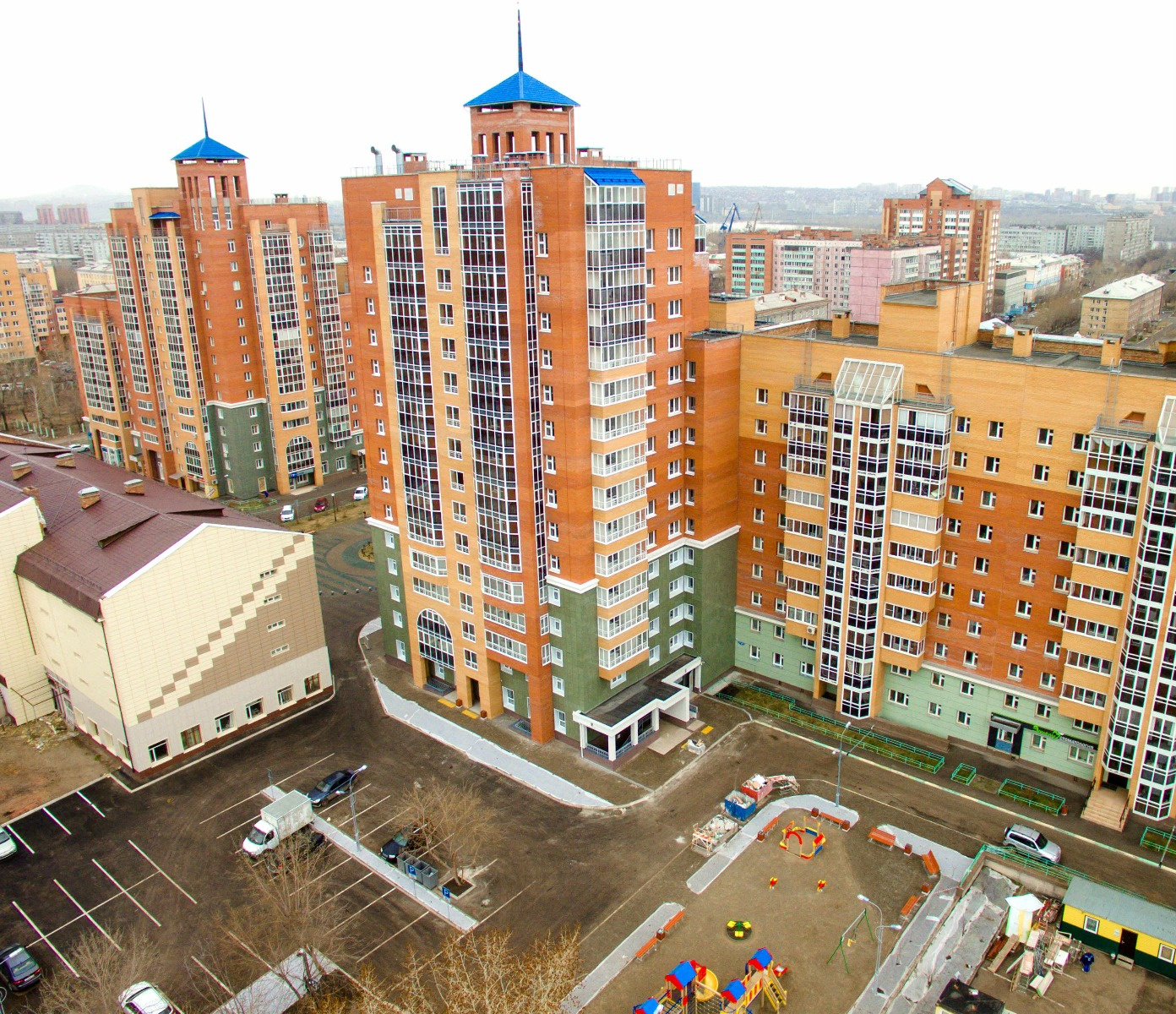 «Лучший фасад жилого многоквартирного дома» (год постройки с 1990 г.) жители дома по переулку Якорный, 10