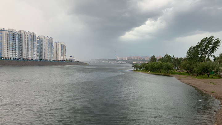 Сильные ливни и гроза с градом снова надвигаются на Красноярск