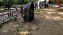 «Ждем владельца»: самарские власти хотят демонтировать надгробную плиту с детской площадки