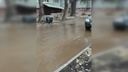 В Самаре из-за коммунальной аварии затопило дорогу на Металлурге
