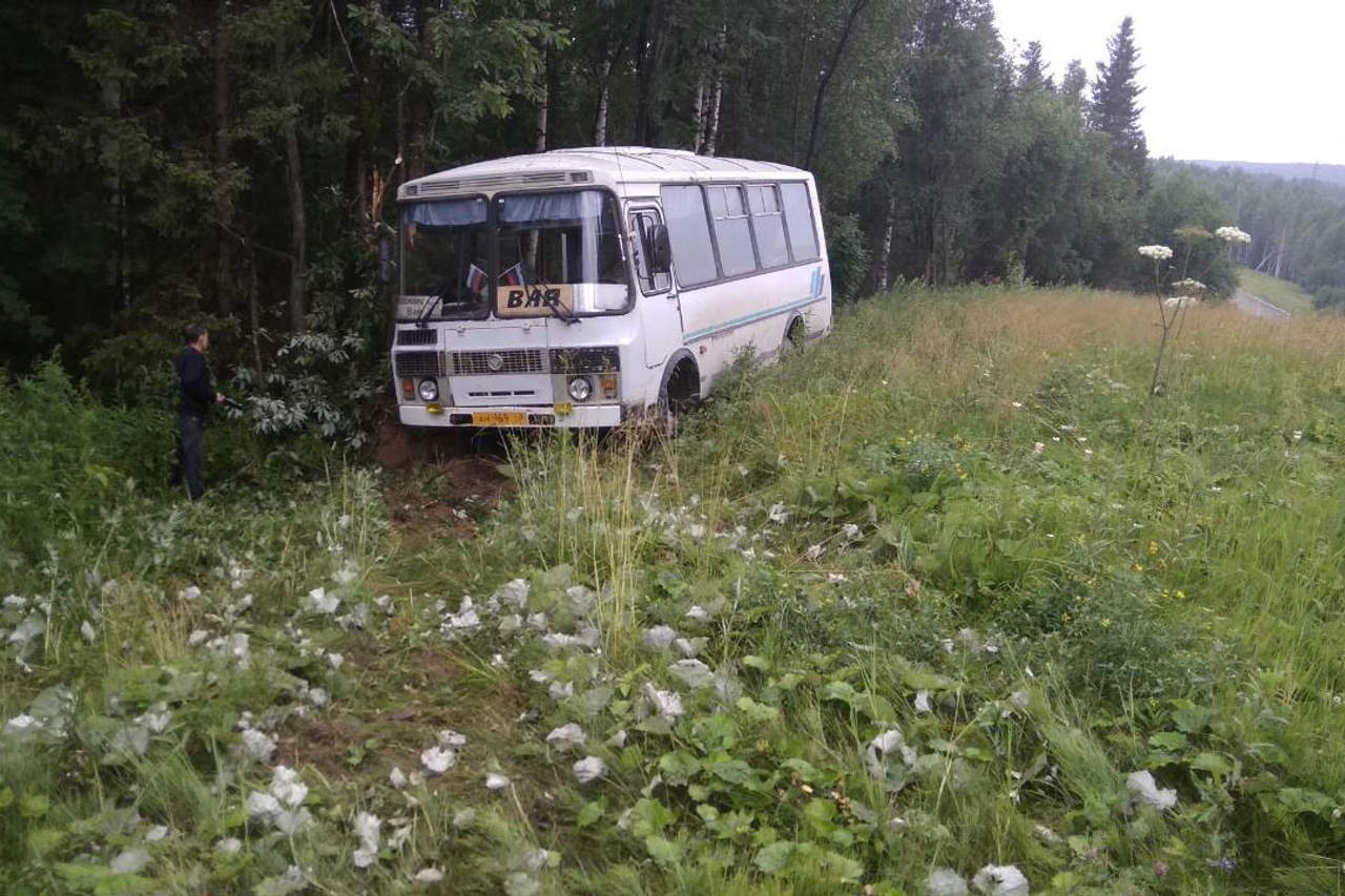 Автобус березовка лысьва. Автобус Красновишерск вая. Красновишерск Пермский край автостанция. Автобус Красновишерск Мутиха. Красновишерск Соликамск автобус.