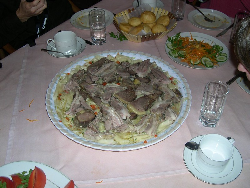 Традиционное блюдо казахов — бешбармак