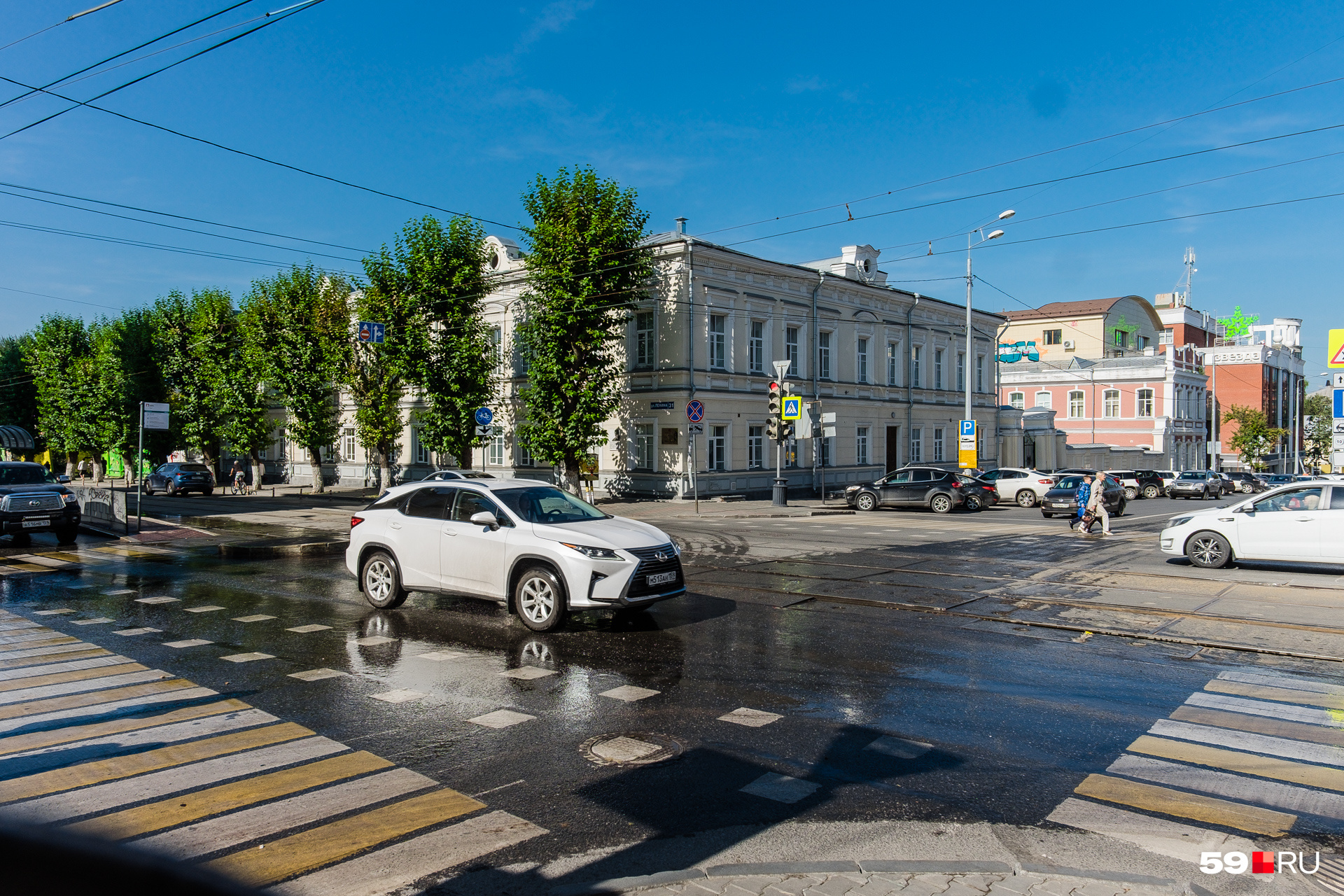 Кипяток дотёк до перекрестка улиц Ленина и Газеты «Звезда»