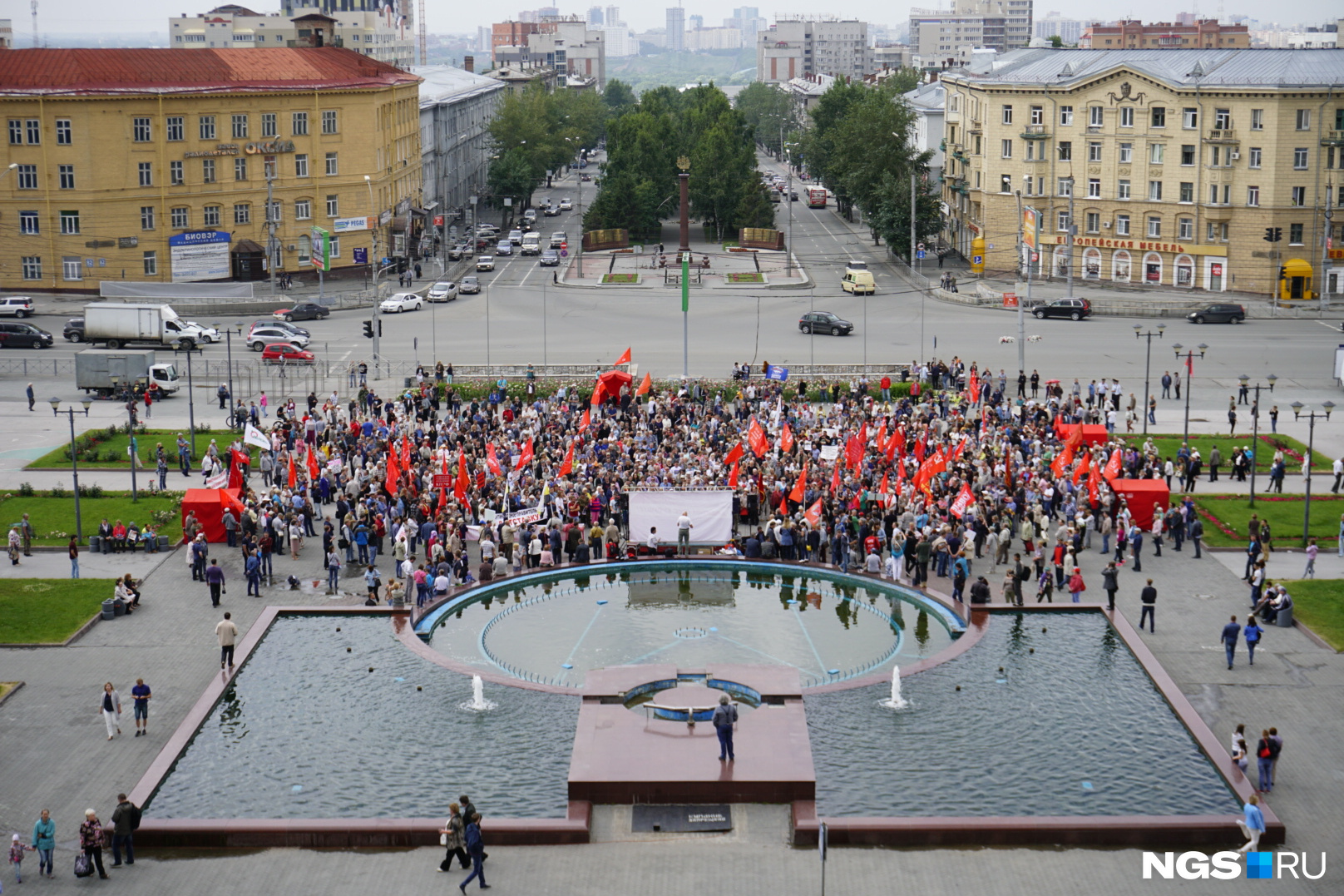 Новосибирск проходящие. ГПНТБ Новосибирск 2021. НГС новости. ГПНТБ день города Новосибирск. Новосибирск веб камера возле ГПНТБ.