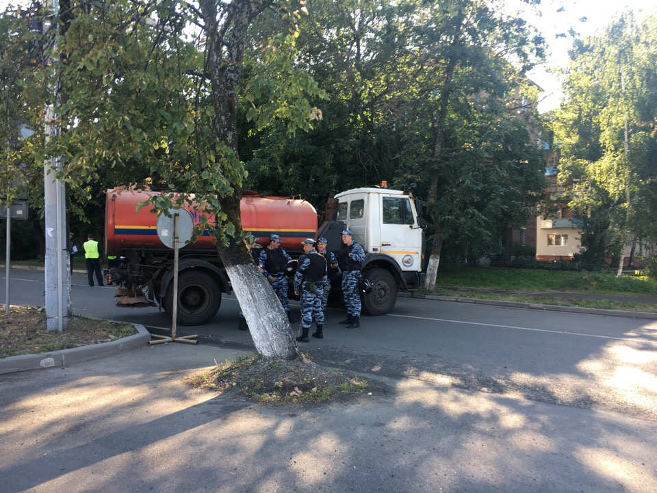 Во время матчей возле «Шинника» в Ярославле всегда перекрывают дороги Во время матчей возле «Шинника» в Ярославле всегда перекрывают дороги
