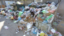 «Полный беспредел»: челябинцам выставили счета за весь месяц мусорного коллапса