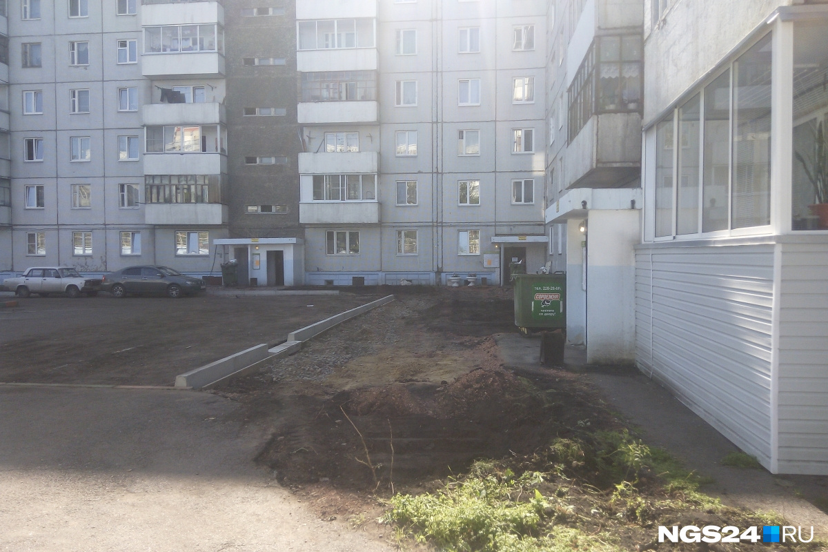 Этому дому уже около 30 лет — примерно столько же было и высаженным здесь когда-то нескольким десяткам деревьев Этому дому уже около 30 лет — примерно столько же было и высаженным здесь когда-то нескольким десяткам деревьев
