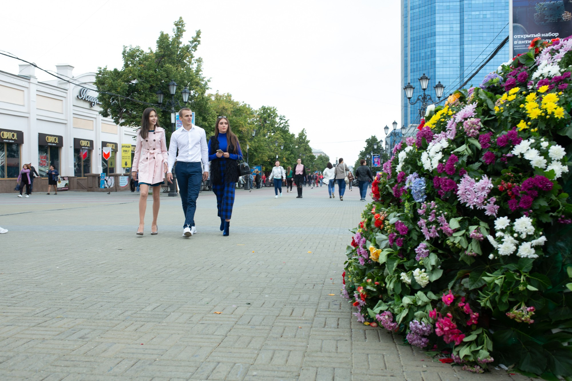 Когда челябинцы подходят к букету, из него звучит песня Ольги Бузовой Когда челябинцы подходят к букету, из него звучит песня Ольги Бузовой
