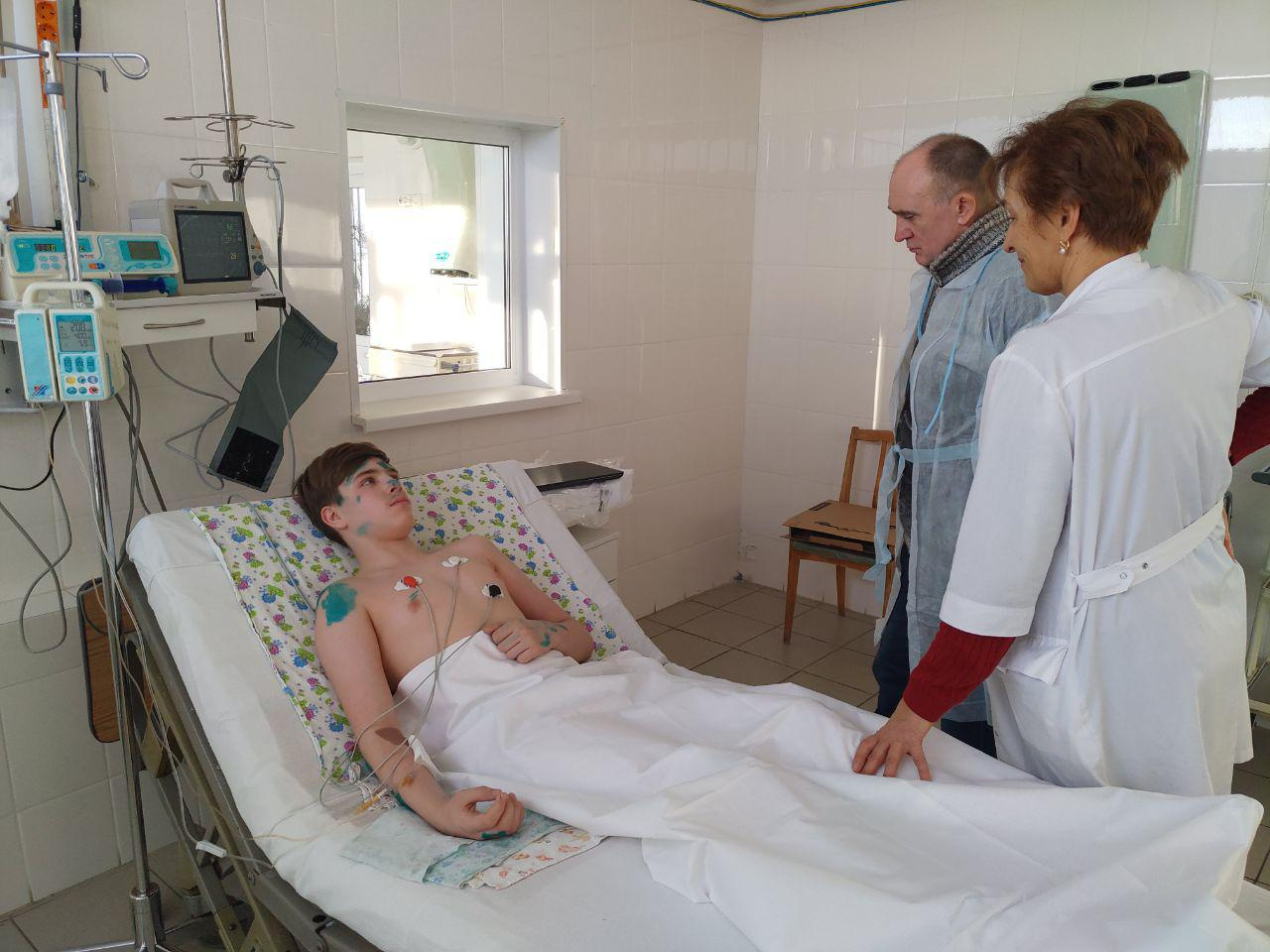 Мальчика достали из-под завала Мальчика достали из-под завала