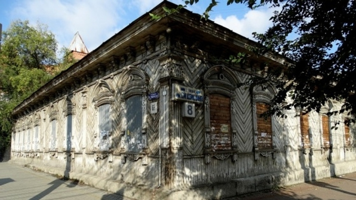 «Зашли и ахнули»: победитель аукциона на старинный дом в центре Челябинска объяснил отказ от покупки