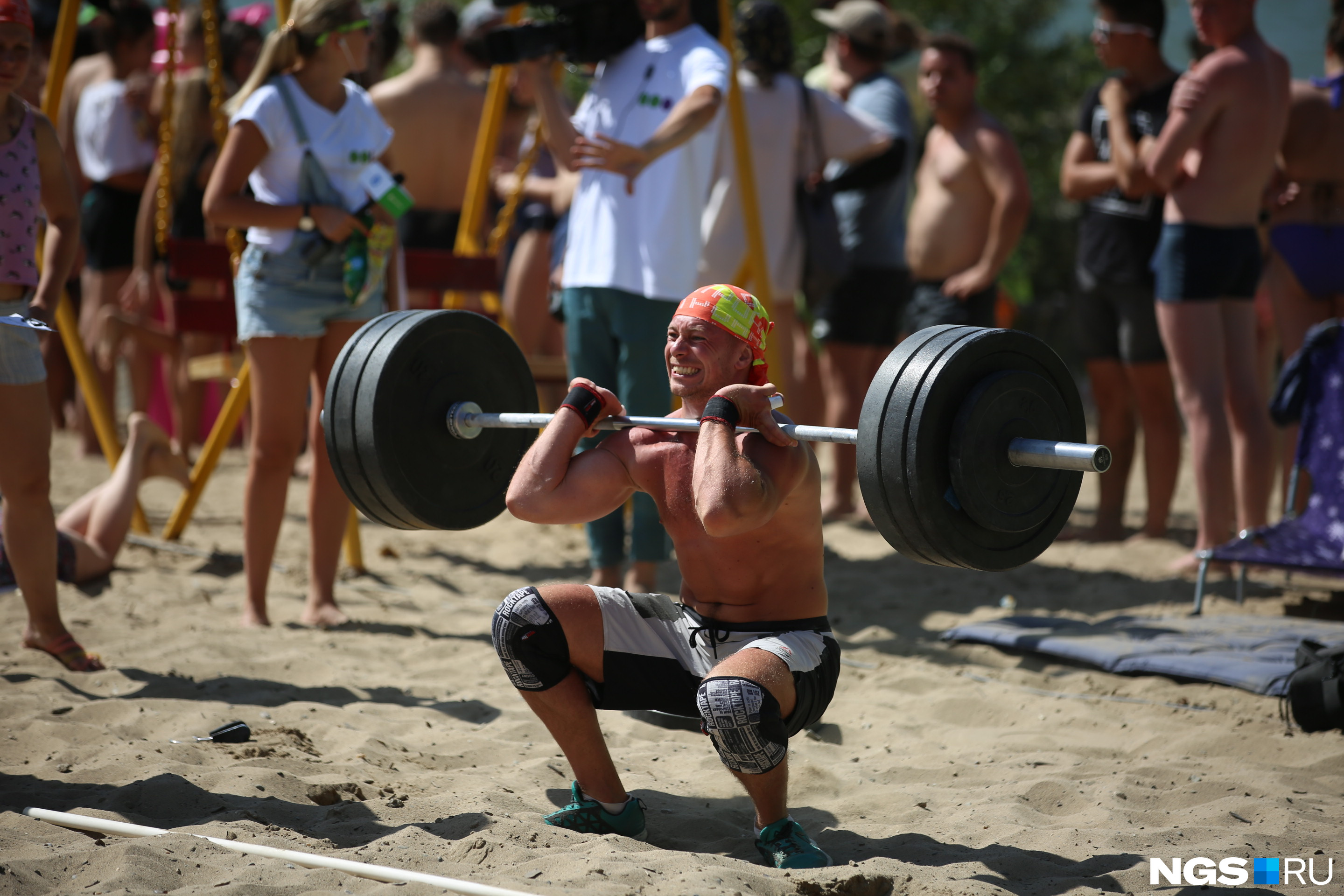 бег с препятствиями. Sorevnovanija. спорт легкая атлетика. соревнования по легкой атлетике. различные соревнования.