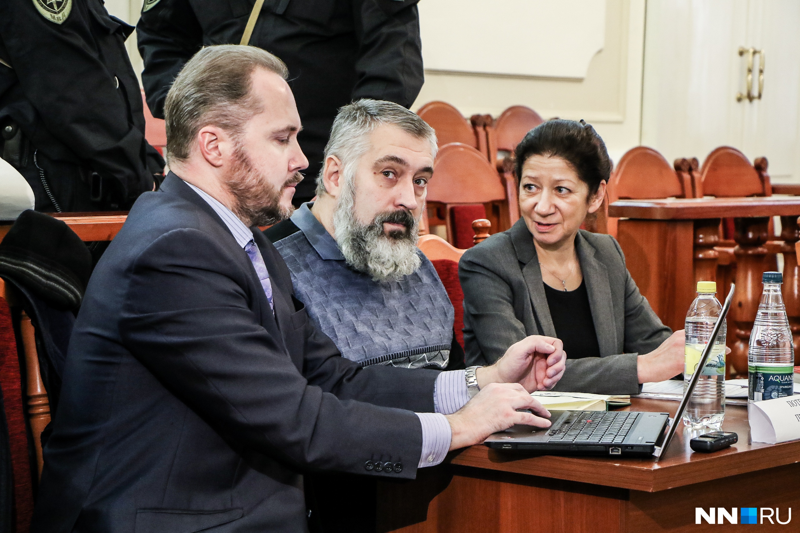 Пострадавшего Александра Новоселова на суде сопровождали два адвоката
