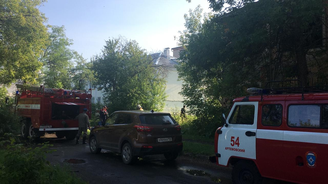 На месте работают спасатели, сотрудники полиции и местной администрации На месте работают спасатели, сотрудники полиции и местной администрации