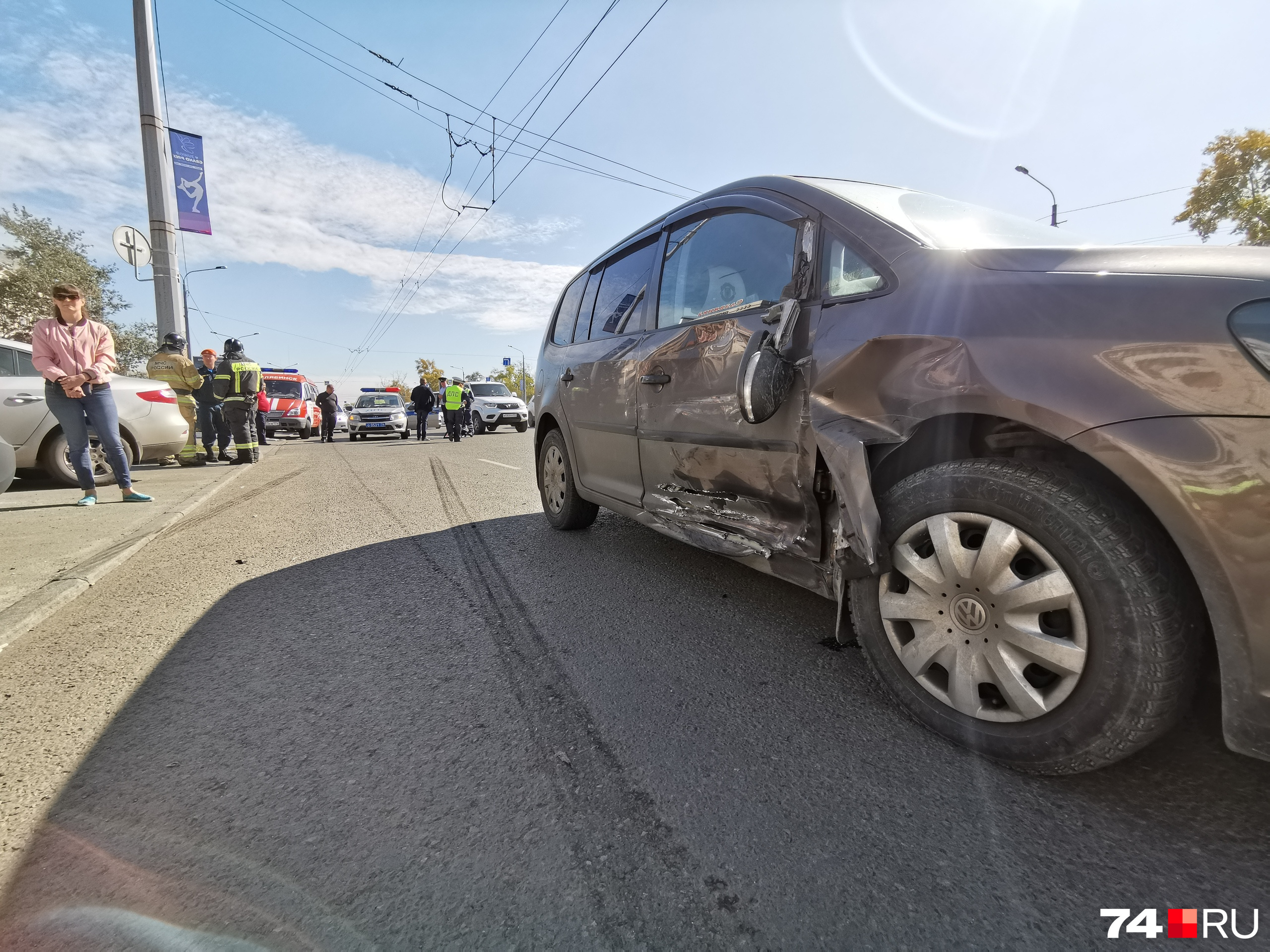 Второй участник аварии — Volkswagen Touran