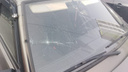 Штанга троллейбуса разбила лобовое стекло автомобилю на Нарымской