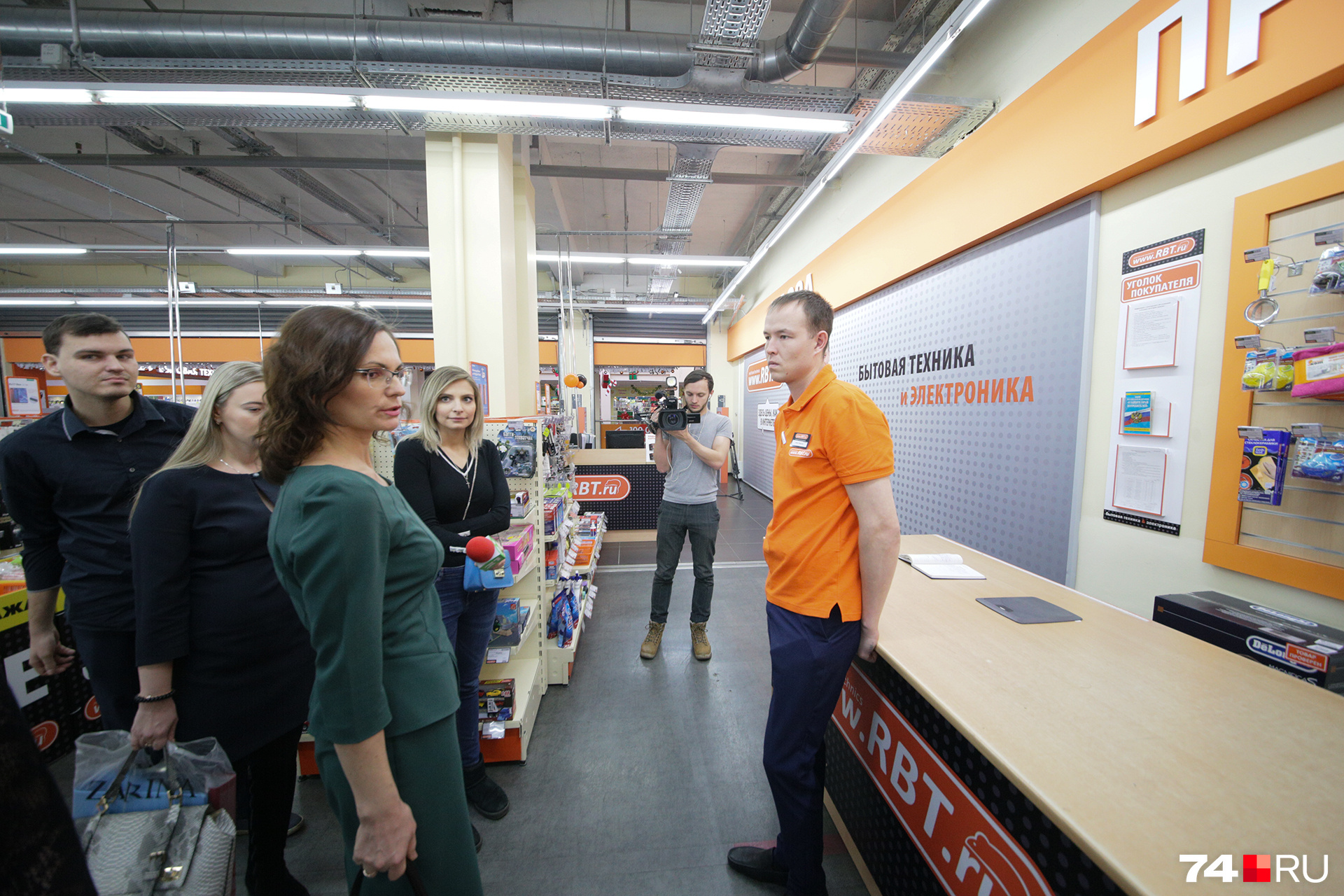 Продавцы напряглись, завидев камеры и фотоаппараты