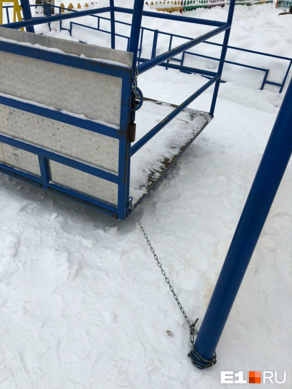 В парке объяснили, что это забота о безопасности ребят В парке объяснили, что это забота о безопасности ребят