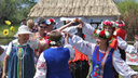 Шляпы из конопли, хороводы и битва гончаров: Бажовский фестиваль принял пять тысяч гостей