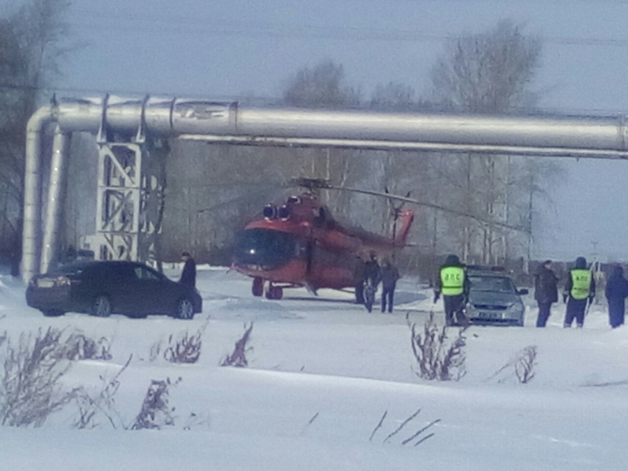 Пострадавших перевозили на вертолёте МЧС. До Красноярска от места аварии около 380 км