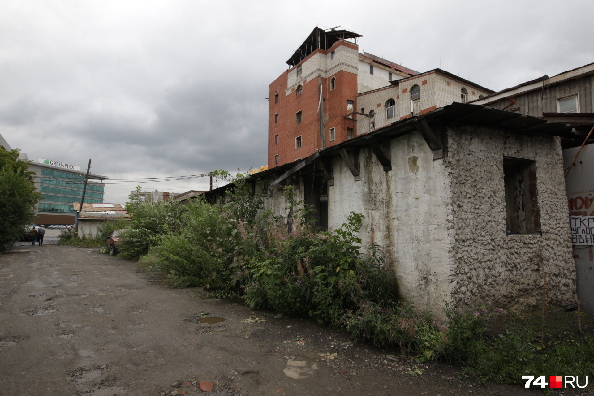 Здание грузинского центра начали строить ещё в 90-е